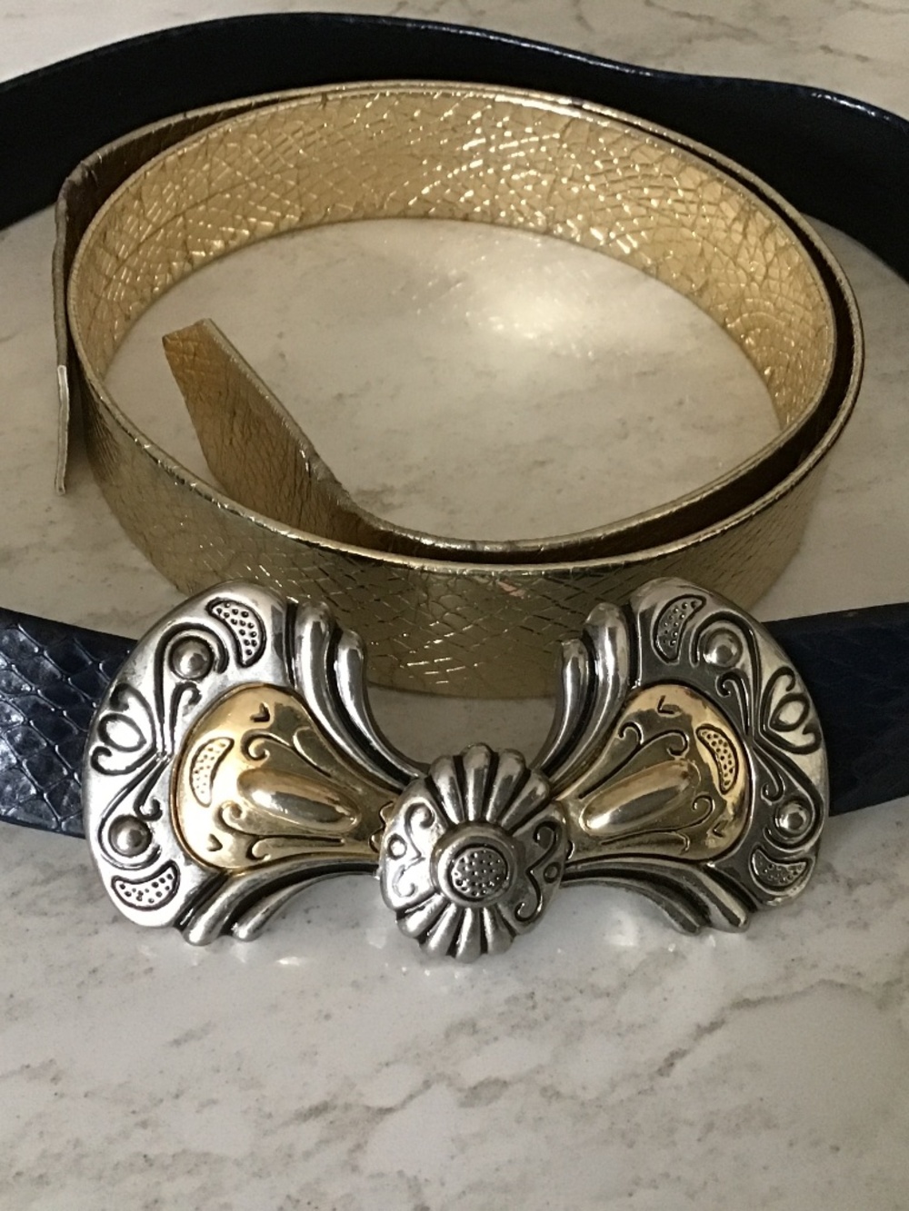 Belt buckle with changeable belts